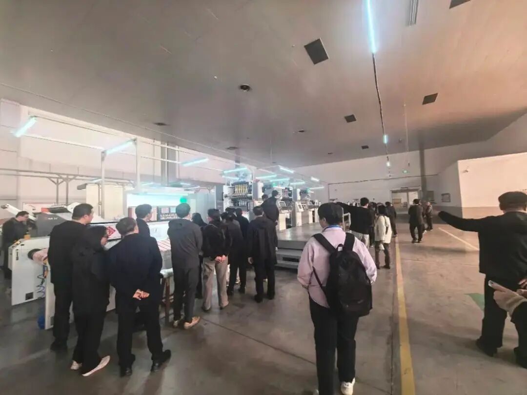 施潘德“吞金兽”烫金机引领印刷新技术革新!