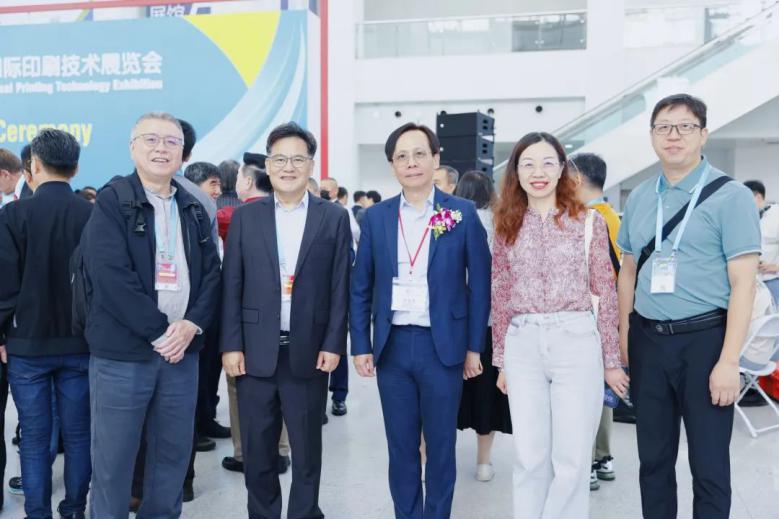 上海印协考察团参观CHINA PRINT 2025