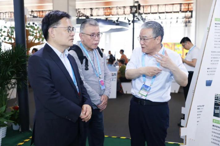 上海印协考察团参观CHINA PRINT 2025