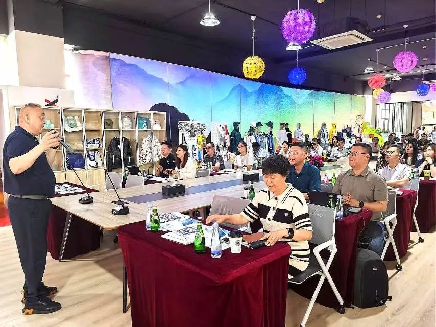 “促进交流合作 探讨行业趋势 ” 上海包协与奉贤印协联合举办专题培训